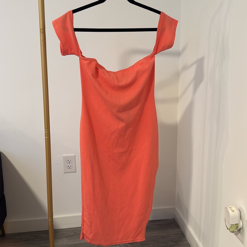 Beautiful coral dress, new never worn, perfect for vacation!